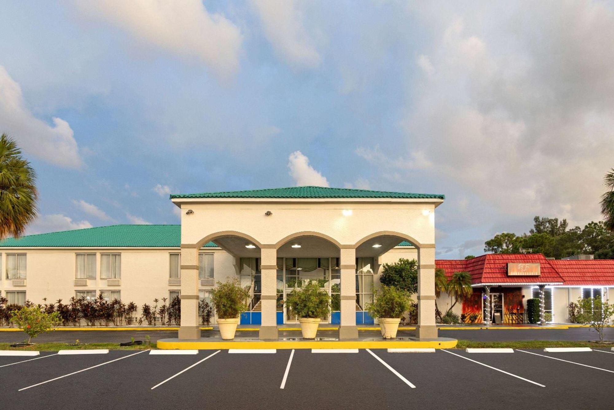 Days Inn By Wyndham Fort Pierce Midtown Dış mekan fotoğraf