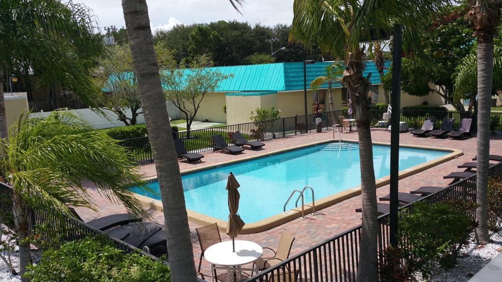 Days Inn By Wyndham Fort Pierce Midtown Dış mekan fotoğraf